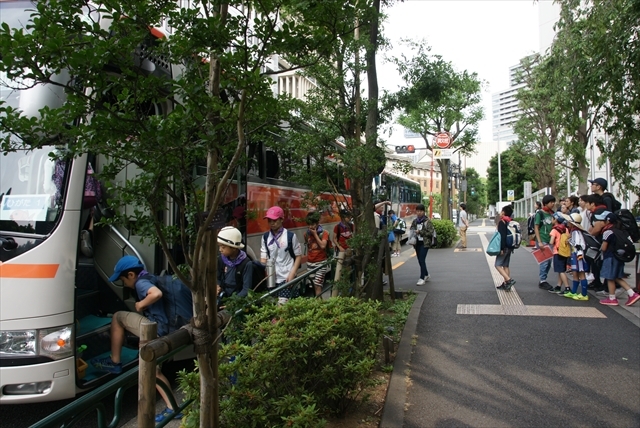 バスに乗り込んだら出発進行!!