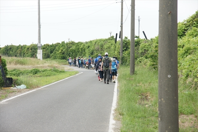 ひがたの入り口までは駐車場から10分ほど歩きます