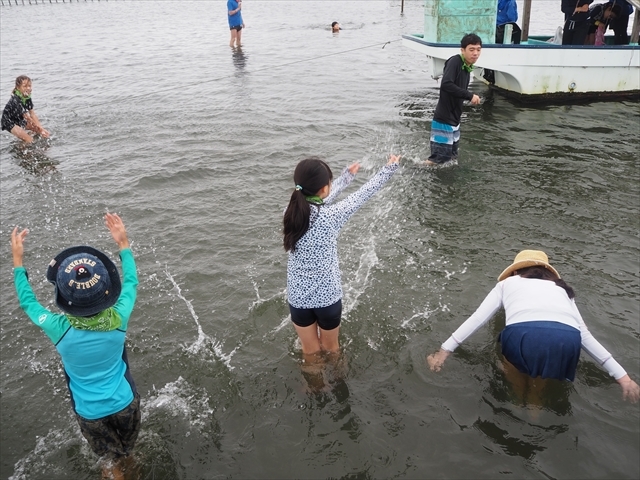 ランチのあとは水遊びする子も