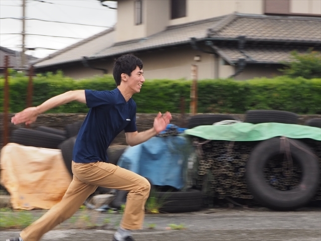 大学生リーダーさんも一緒にダッシュします。