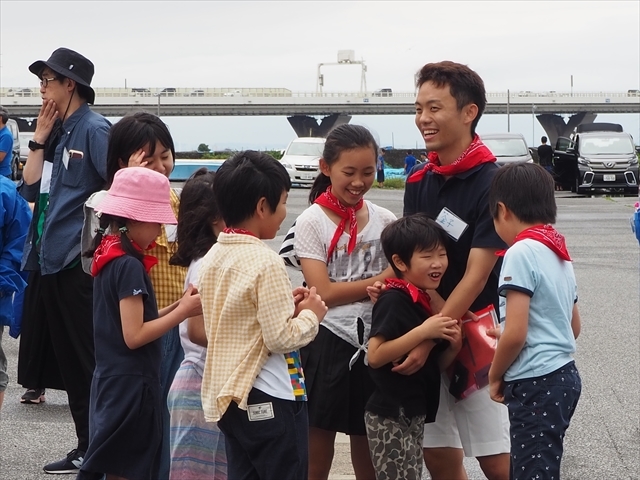 素敵なお兄さんとなっている大学生リーダー